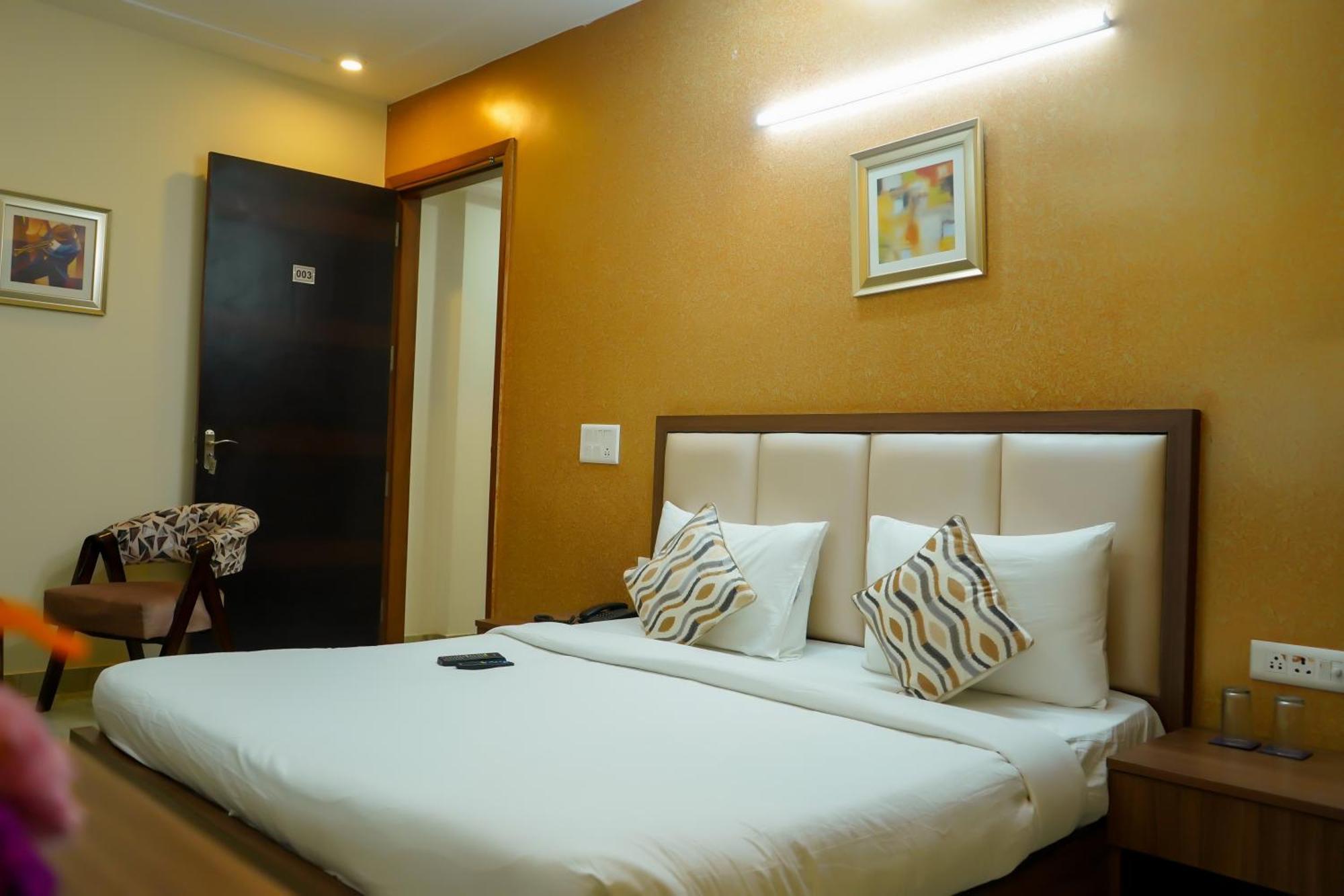 Hotel The Luxe 18 - Golf Course Road Gurgaon Eksteriør bilde